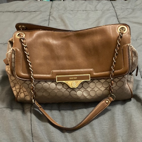 Nine West Handbags - Nine West signature tan and leather with gold chain shoulder bag